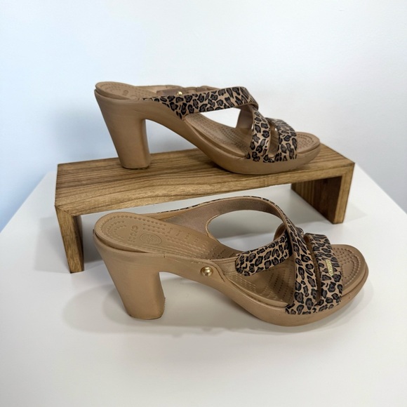 CROCS Cyprus IV Tan Leopard Print Heeled Sandals - Picture 10 of 12